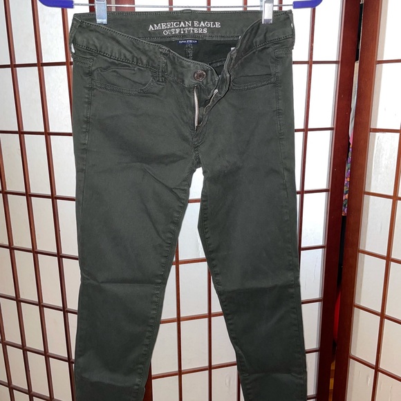 Army green American Eagle jegging pants. Size 4 - Picture 4 of 6